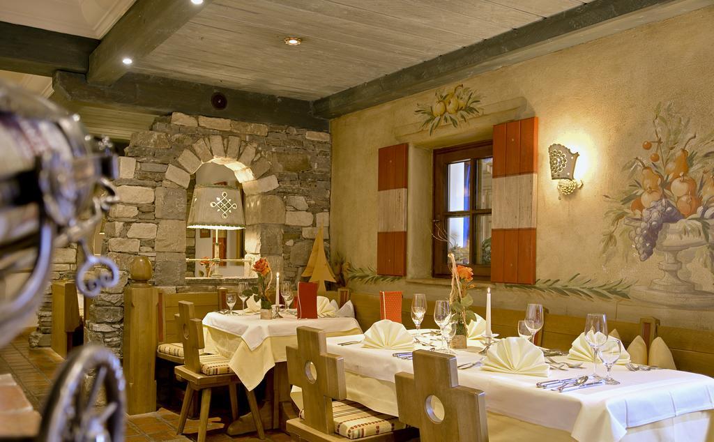 Hotel Zum Jungen Roemer Радщат Екстериор снимка