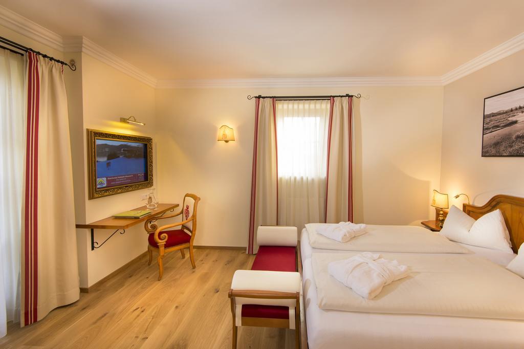 Hotel Zum Jungen Roemer Радщат Стая снимка