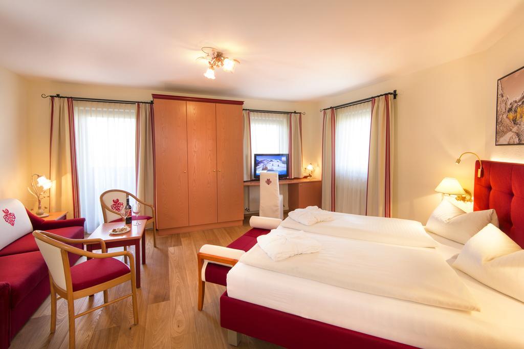 Hotel Zum Jungen Roemer Радщат Екстериор снимка