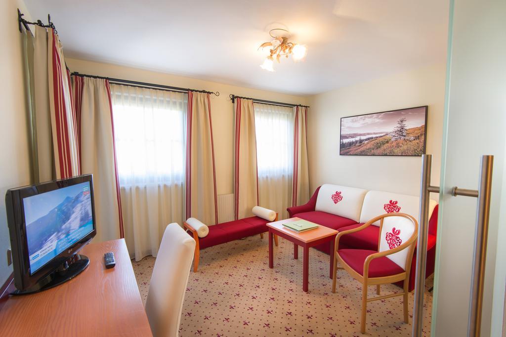 Hotel Zum Jungen Roemer Радщат Стая снимка