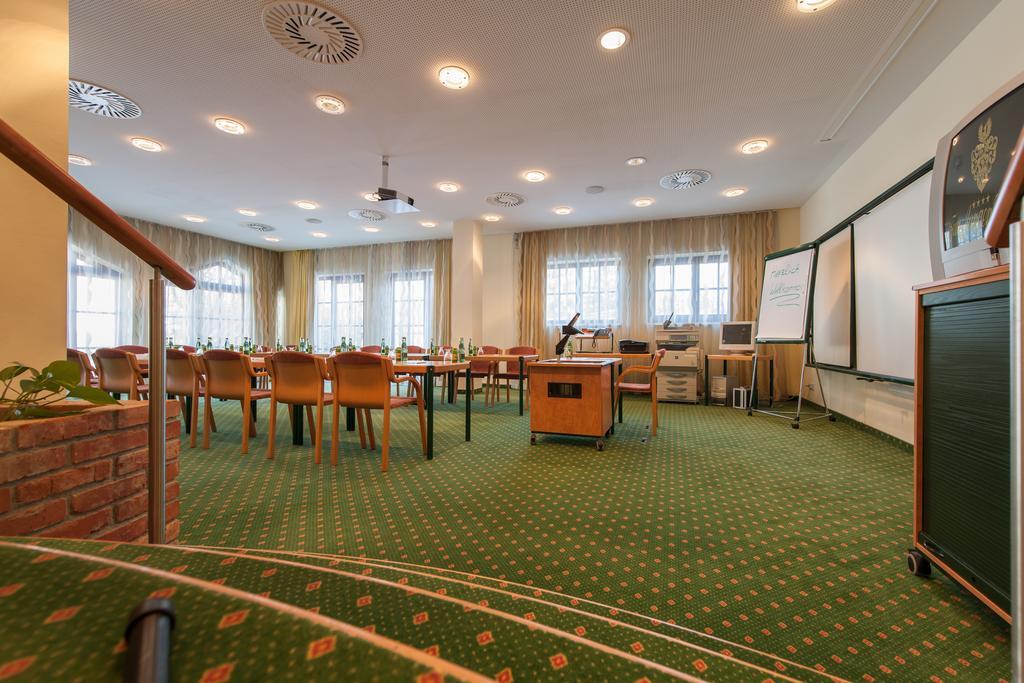 Hotel Zum Jungen Roemer Радщат Екстериор снимка